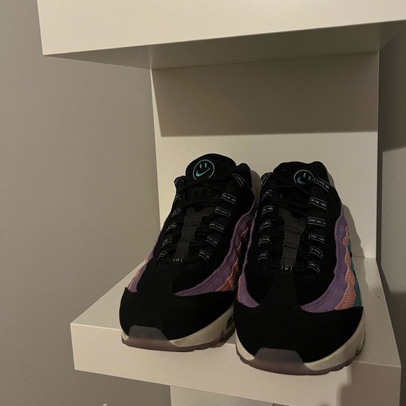 Nike Air Max 95 | size W11/M9.5 | black/pink/purple/blue - Picture 2 of 3